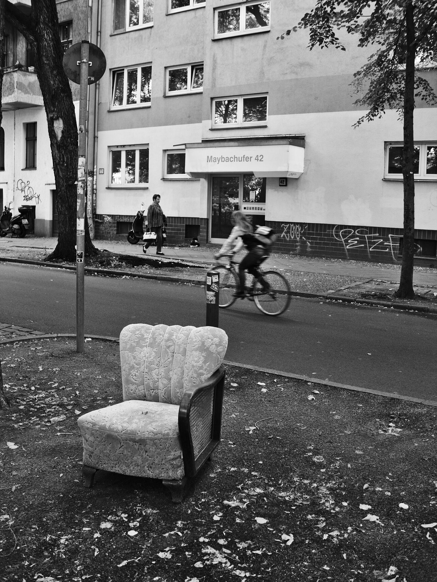 maybachufer berlin - cyclist lady walking chair